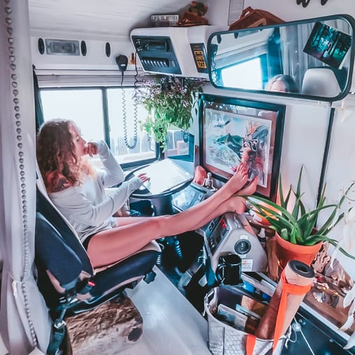 How do nomads make money while traveling full-time? Keep reading to learn how our favorite road-lifers earn an income while traveling! | Since We Woke Up | www.sincewewokeup.com